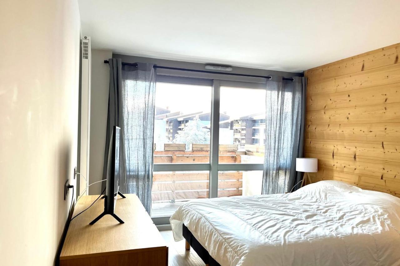 Modern At The Foot Of The Slopes In *